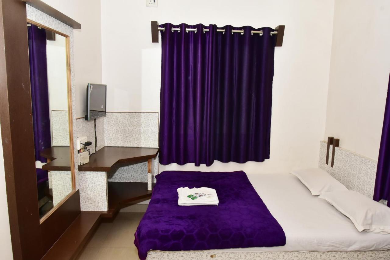 Hotel Temple Sai Shirdi Eksteriør bilde