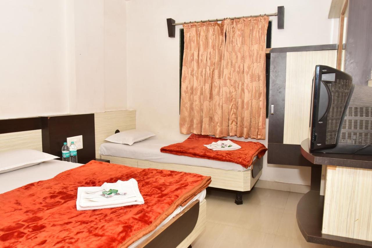 Hotel Temple Sai Shirdi Eksteriør bilde