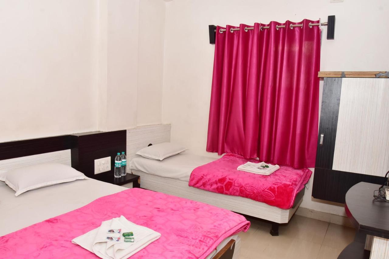 Hotel Temple Sai Shirdi Eksteriør bilde