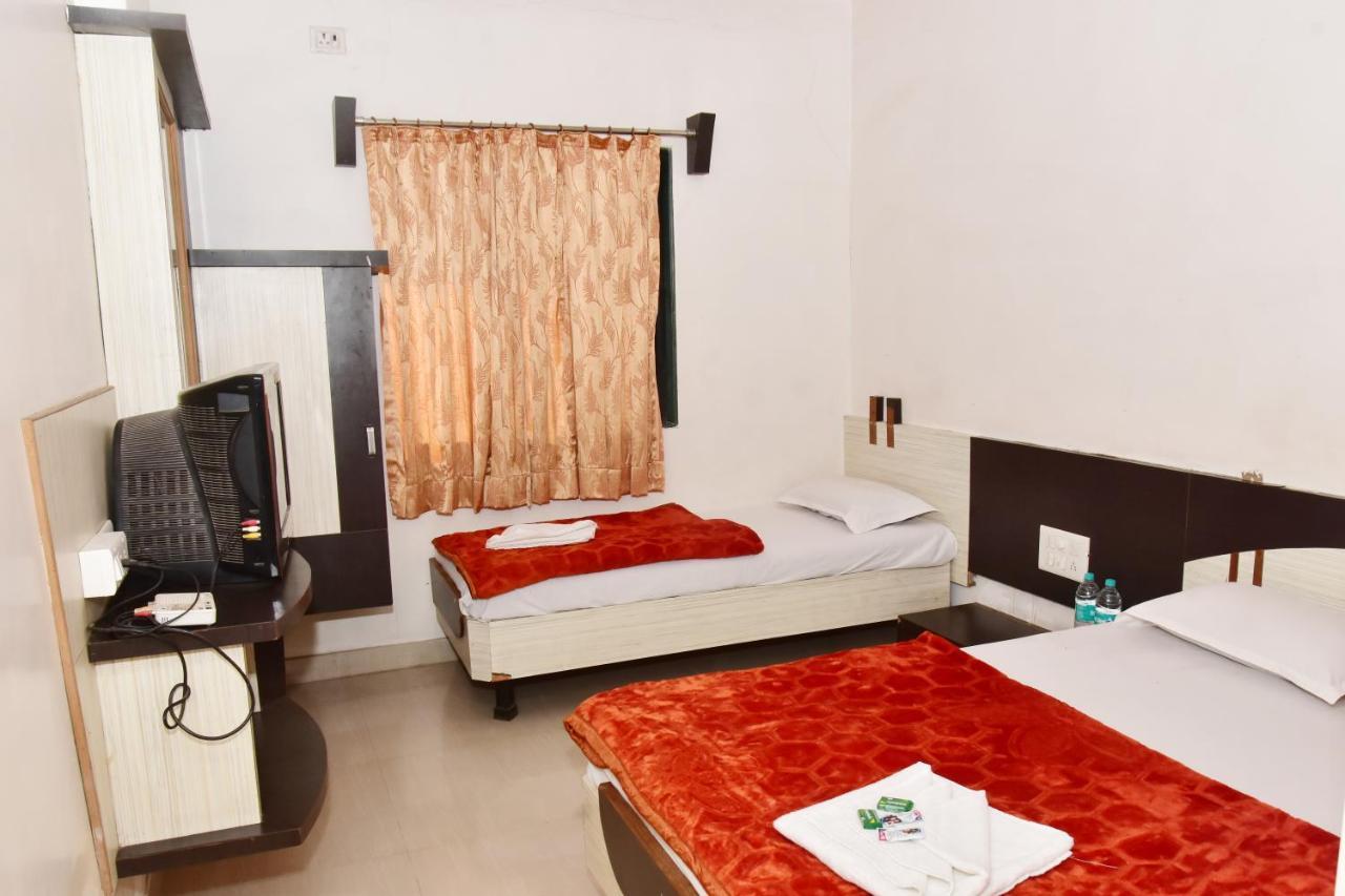 Hotel Temple Sai Shirdi Eksteriør bilde