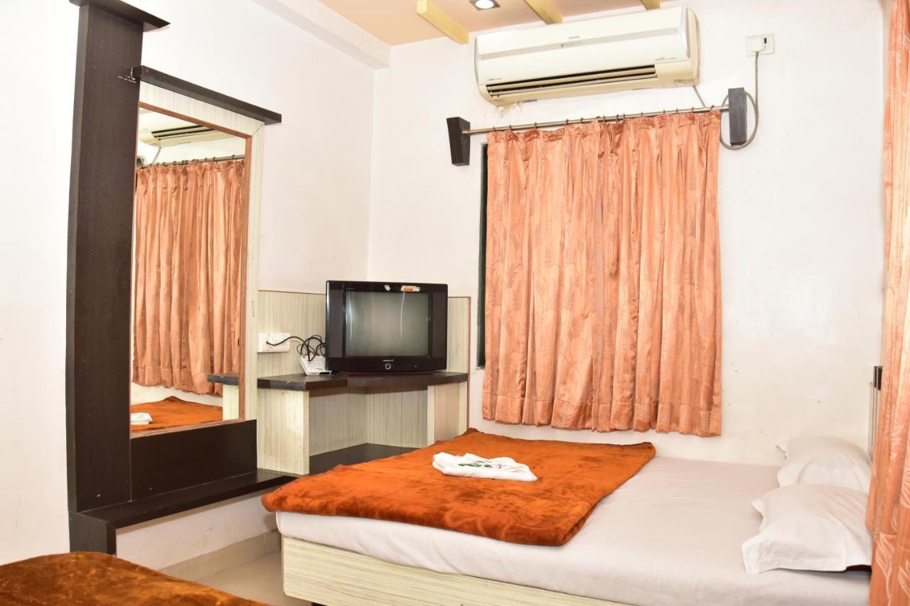 Hotel Temple Sai Shirdi Eksteriør bilde