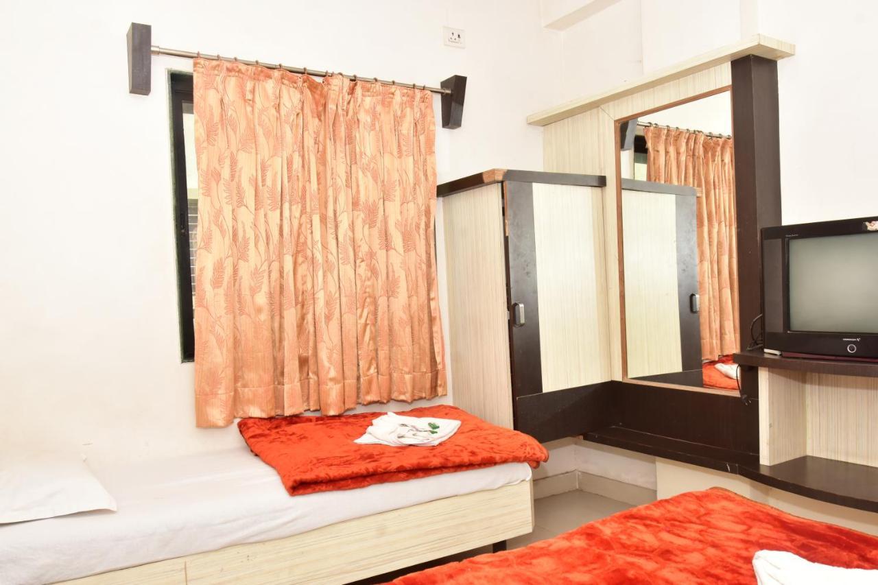 Hotel Temple Sai Shirdi Eksteriør bilde