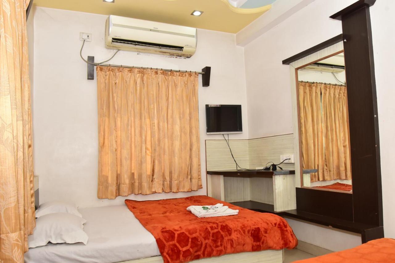 Hotel Temple Sai Shirdi Eksteriør bilde